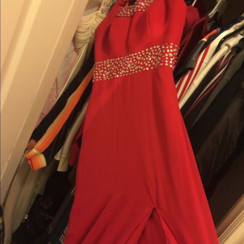 Long red gown w/slit